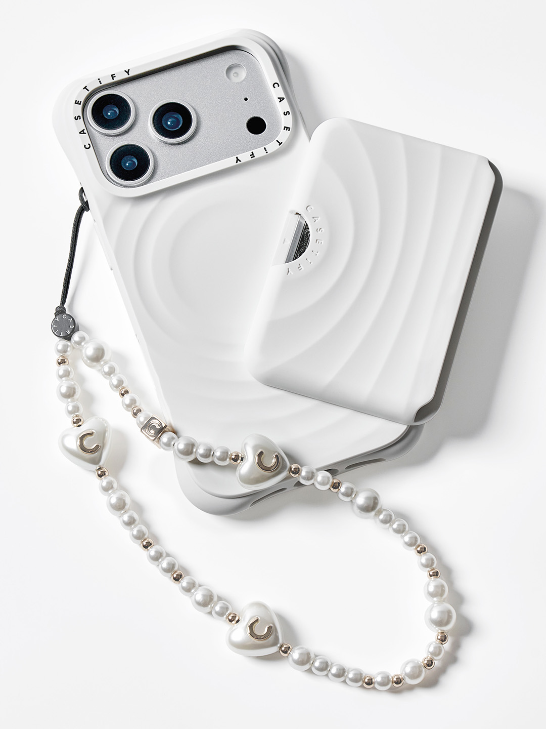 Dainty Pearls, Daring Style